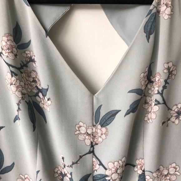 Worn once beautiful flattering dress - Picture 2 of 4